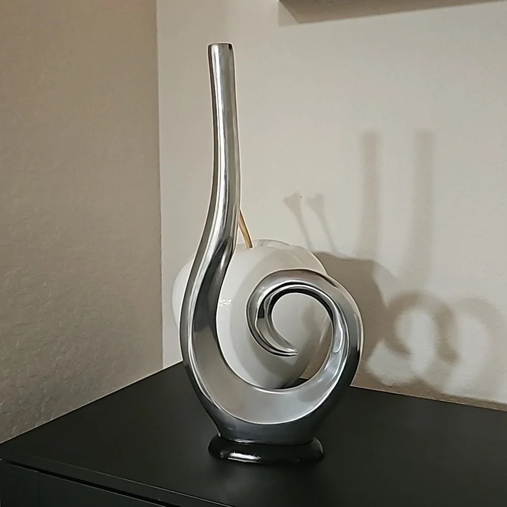Designer Vase - Picture 7 of 7
